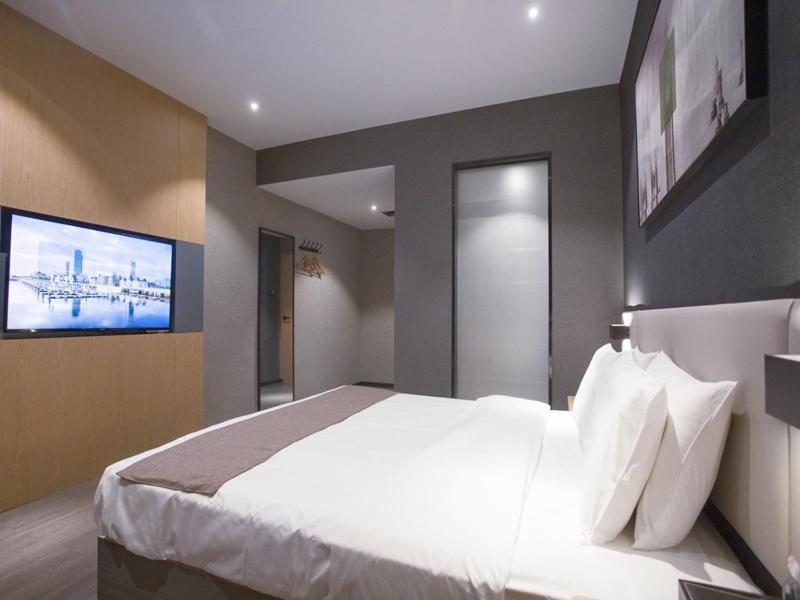 Thank Inn Chain Hotel Hunan Huaihua Hecheng District South High Speed Rail Station Buitenkant foto